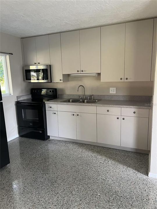 En Venta: $325,000 (2 camas, 1 baños, 700 Pies cuadrados)