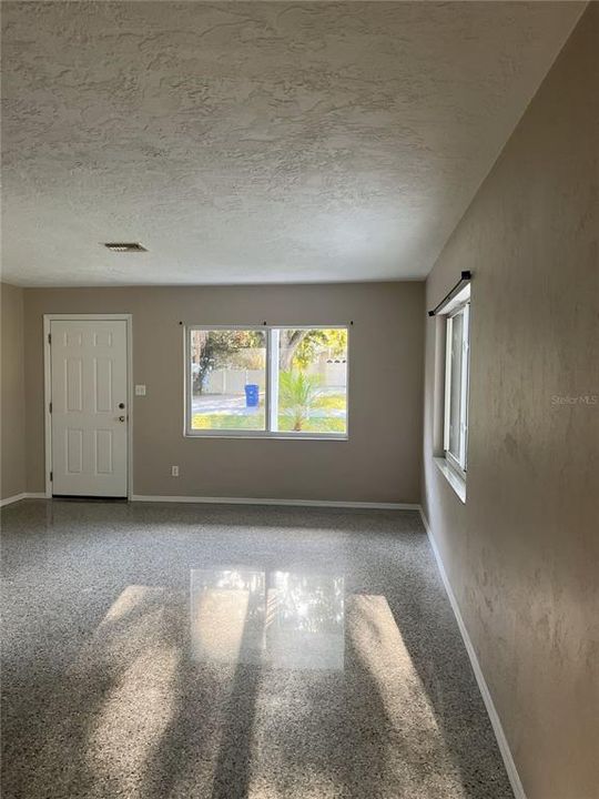 En Venta: $325,000 (2 camas, 1 baños, 700 Pies cuadrados)