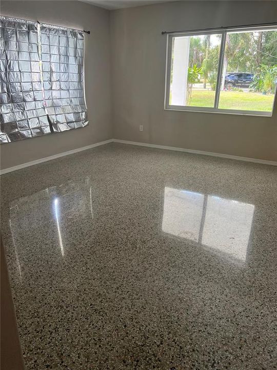 En Venta: $325,000 (2 camas, 1 baños, 700 Pies cuadrados)