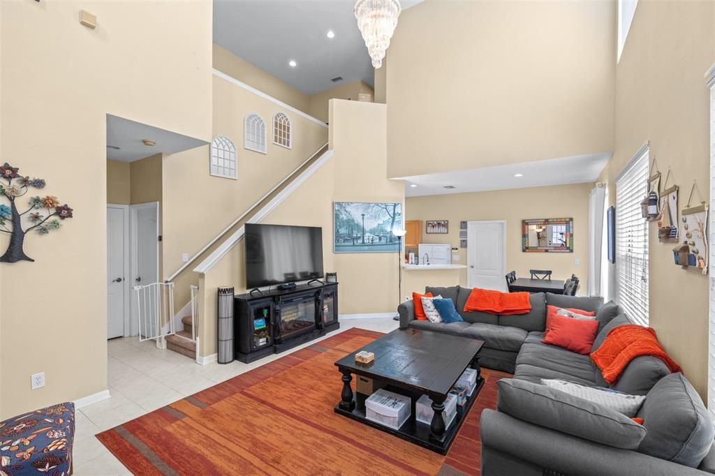 For Sale: $349,000 (4 beds, 2 baths, 1823 Square Feet)