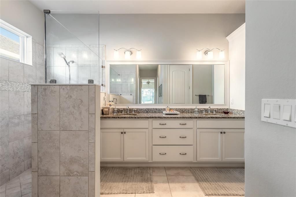 En Venta: $769,000 (3 camas, 3 baños, 2536 Pies cuadrados)