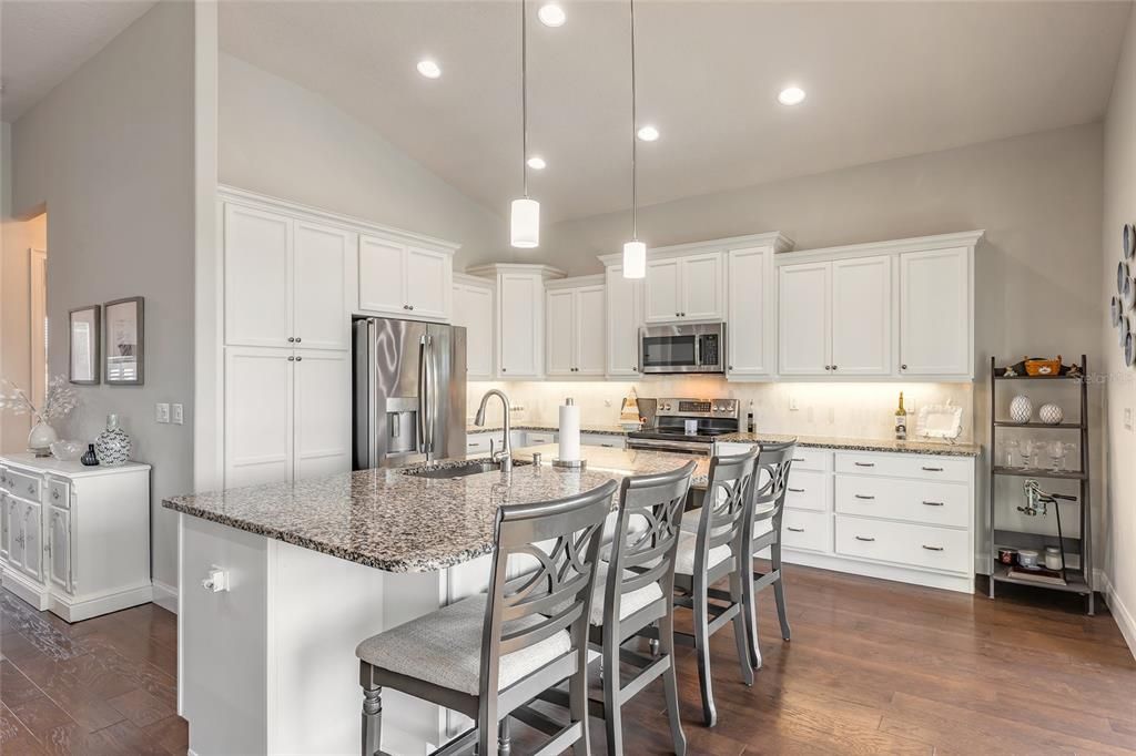 En Venta: $769,000 (3 camas, 3 baños, 2536 Pies cuadrados)