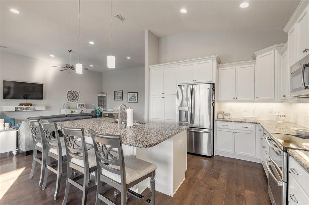 En Venta: $769,000 (3 camas, 3 baños, 2536 Pies cuadrados)