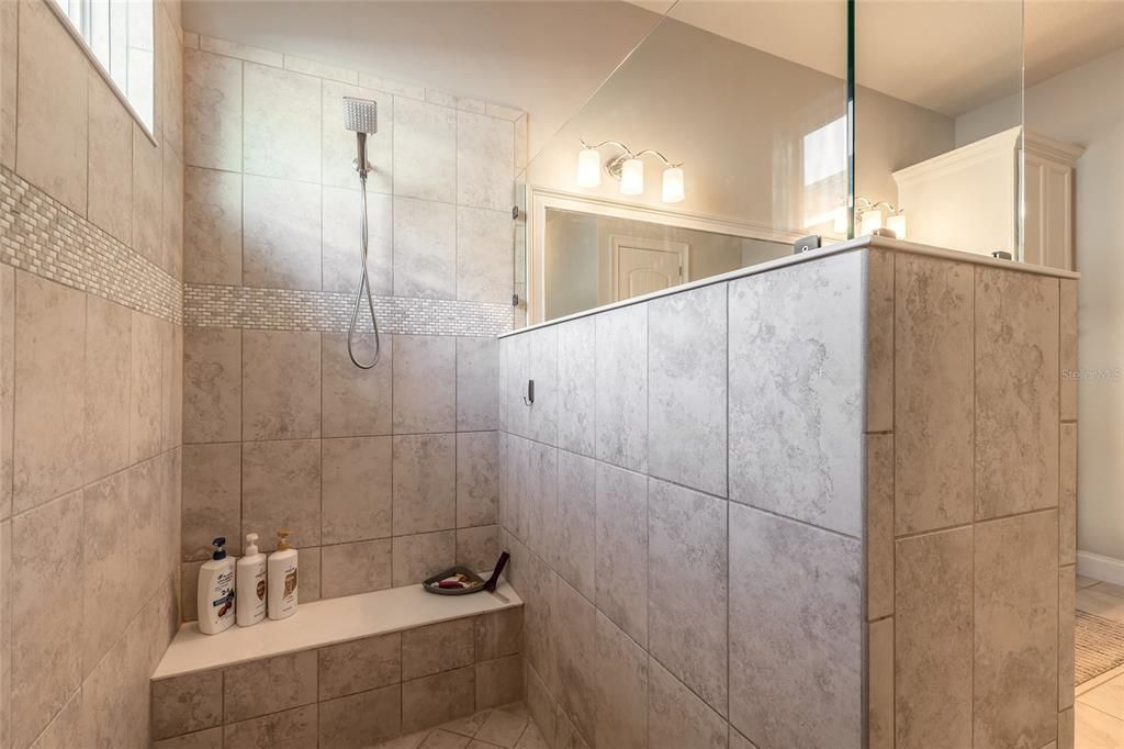 En Venta: $769,000 (3 camas, 3 baños, 2536 Pies cuadrados)