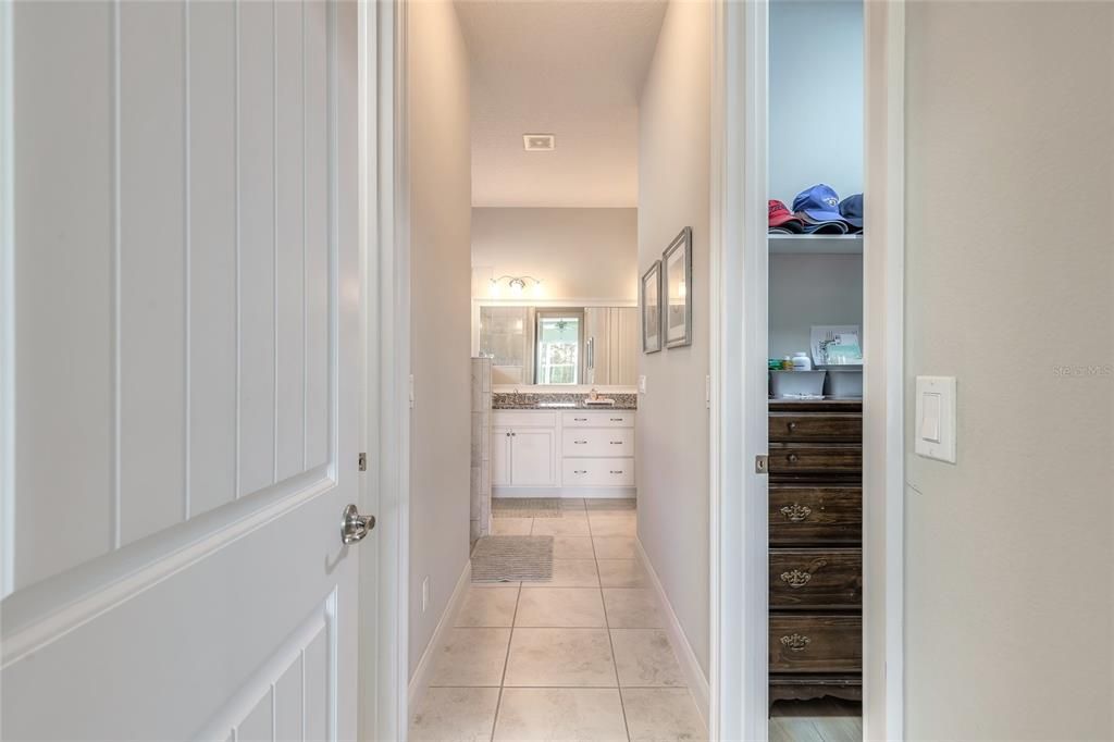 En Venta: $769,000 (3 camas, 3 baños, 2536 Pies cuadrados)