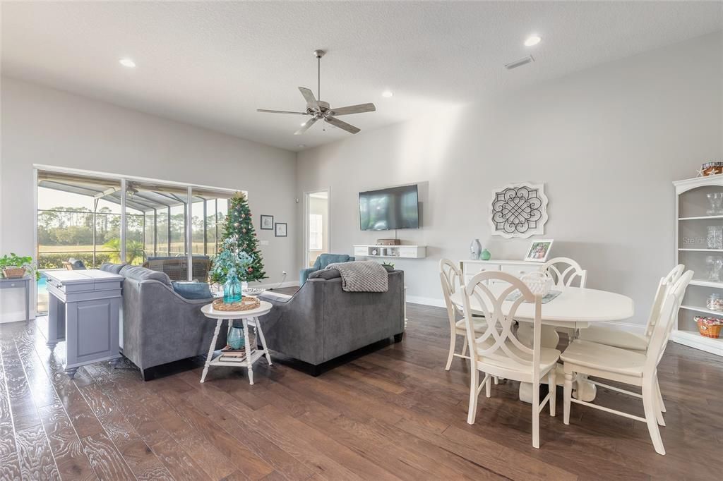 En Venta: $769,000 (3 camas, 3 baños, 2536 Pies cuadrados)