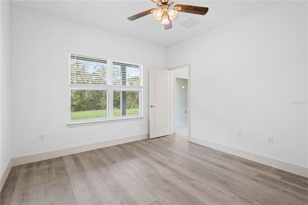 На продажу: $349,900 (4 спален, 2 ванн, 1695 Квадратных фут)