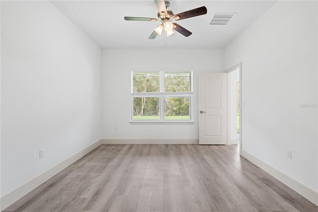 На продажу: $349,900 (4 спален, 2 ванн, 1695 Квадратных фут)