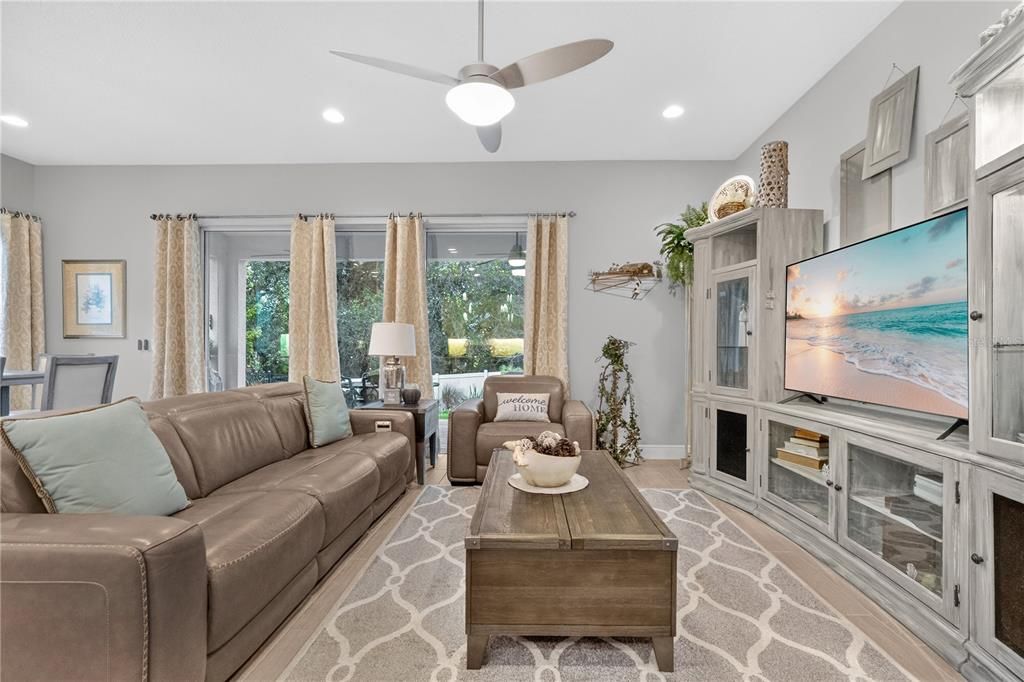 На продажу: $535,000 (3 спален, 2 ванн, 1964 Квадратных фут)