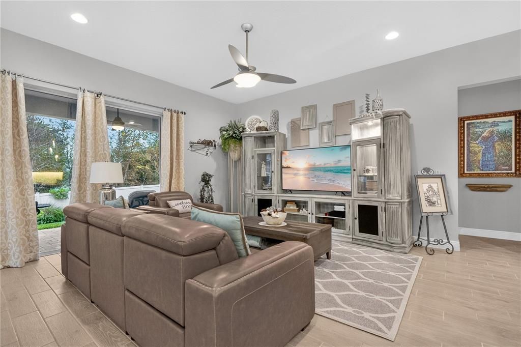 На продажу: $535,000 (3 спален, 2 ванн, 1964 Квадратных фут)