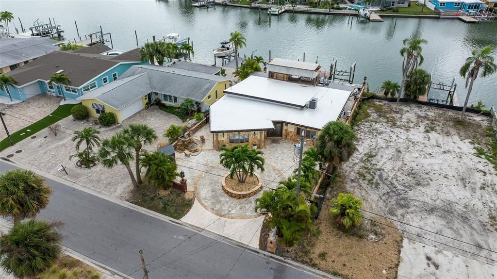For Sale: $2,050,000 (3 beds, 2 baths, 2444 Square Feet)
