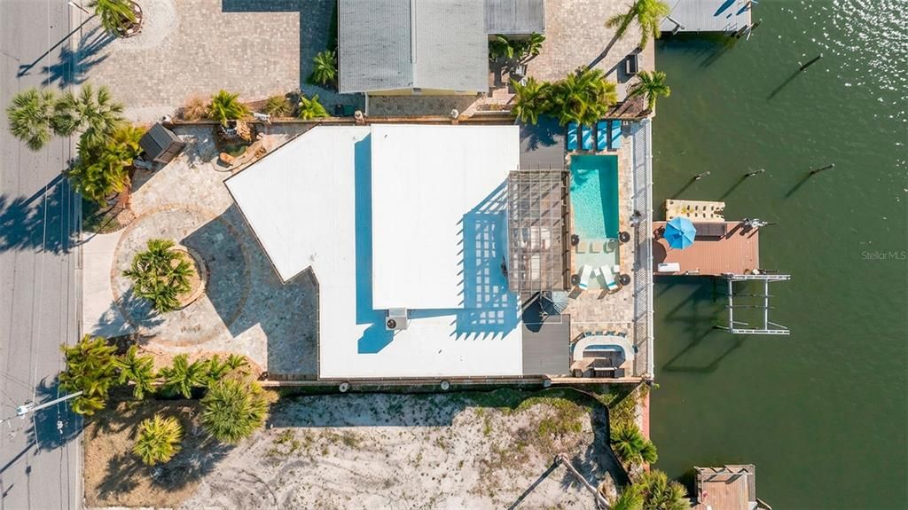 For Sale: $2,050,000 (3 beds, 2 baths, 2444 Square Feet)