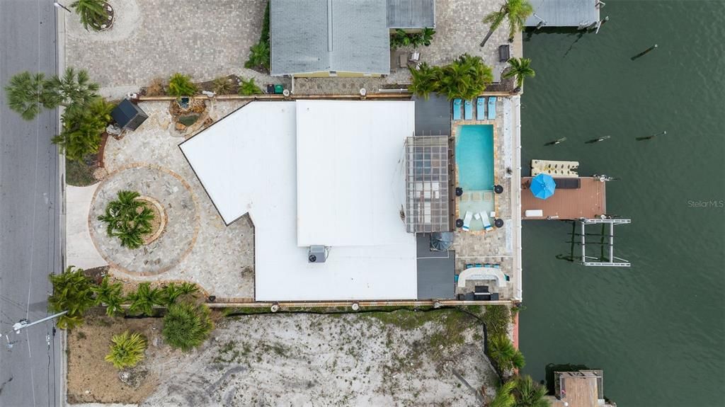 For Sale: $2,050,000 (3 beds, 2 baths, 2444 Square Feet)