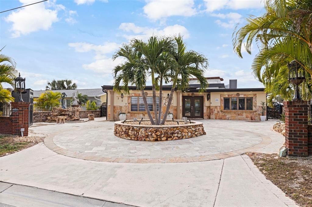 For Sale: $2,050,000 (3 beds, 2 baths, 2444 Square Feet)