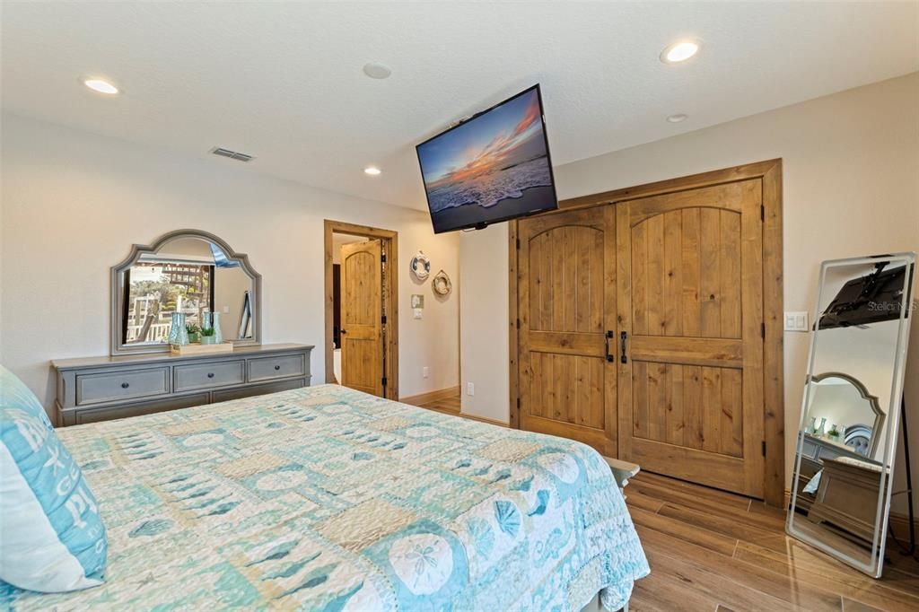 For Sale: $2,050,000 (3 beds, 2 baths, 2444 Square Feet)