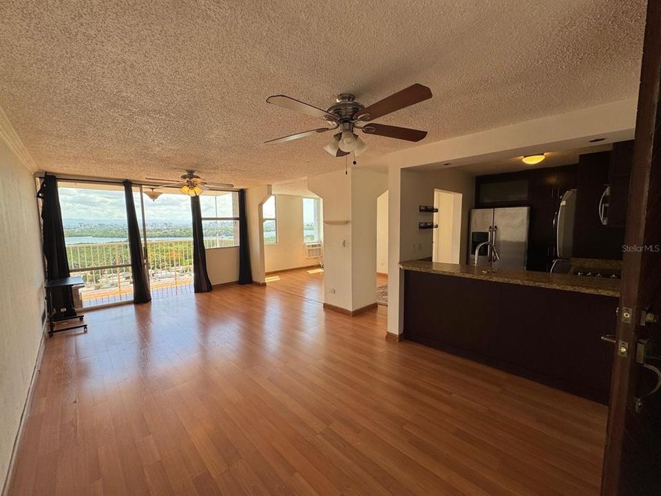 В аренду: $1,900 (2 спален, 2 ванн, 1200 Квадратных фут)