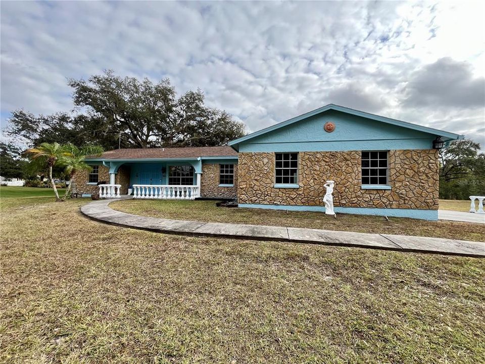 For Rent: $2,450 (3 beds, 2 baths, 1885 Square Feet)