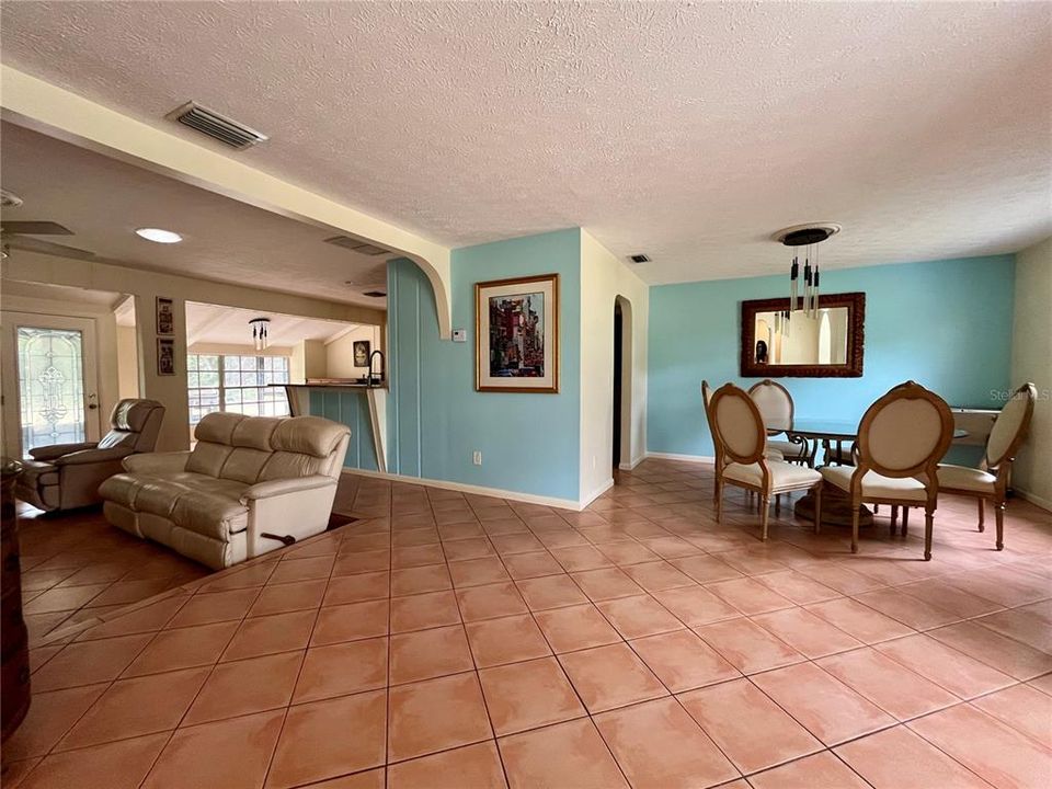 For Rent: $2,450 (3 beds, 2 baths, 1885 Square Feet)