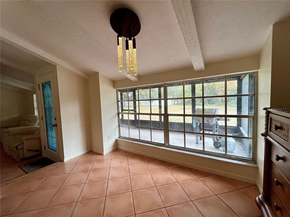 For Rent: $2,450 (3 beds, 2 baths, 1885 Square Feet)