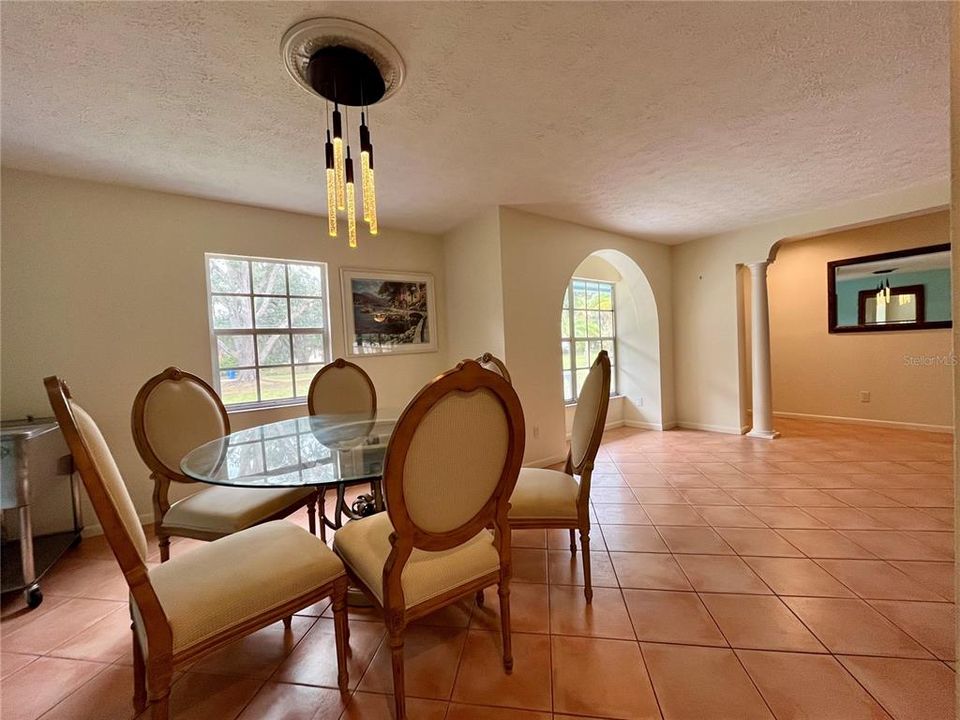 For Rent: $2,450 (3 beds, 2 baths, 1885 Square Feet)