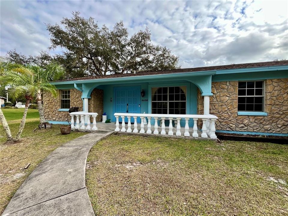 For Rent: $2,450 (3 beds, 2 baths, 1885 Square Feet)