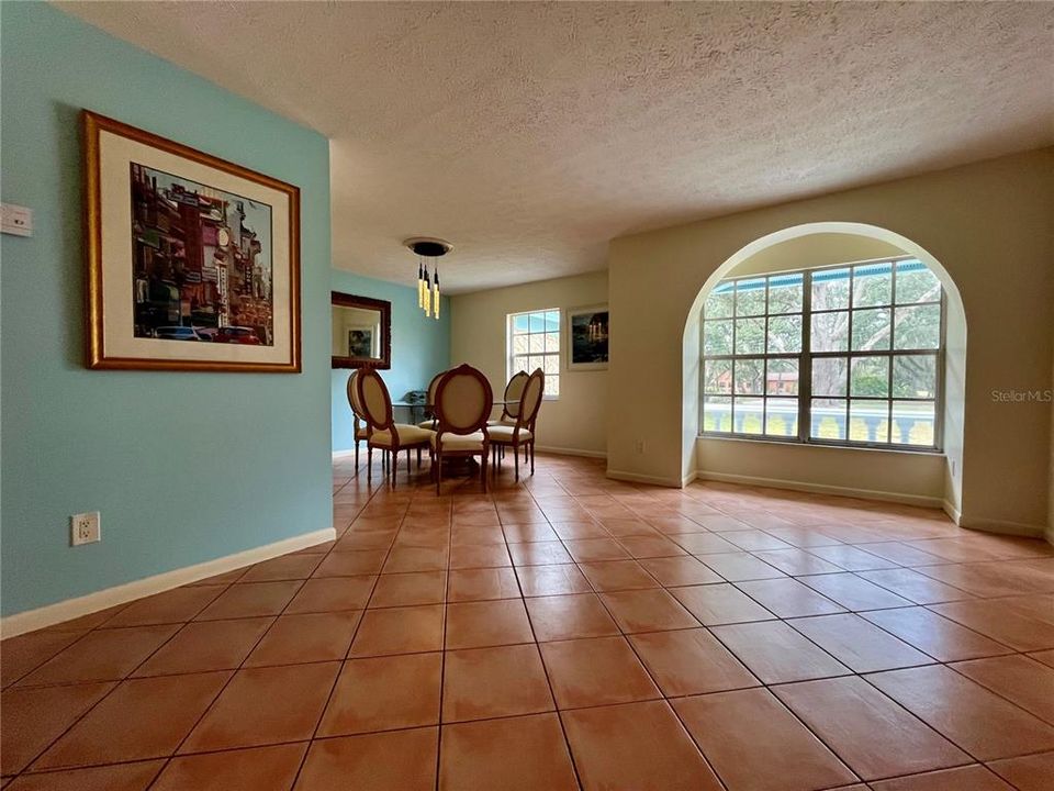 For Rent: $2,450 (3 beds, 2 baths, 1885 Square Feet)