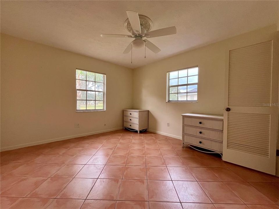 For Rent: $2,450 (3 beds, 2 baths, 1885 Square Feet)