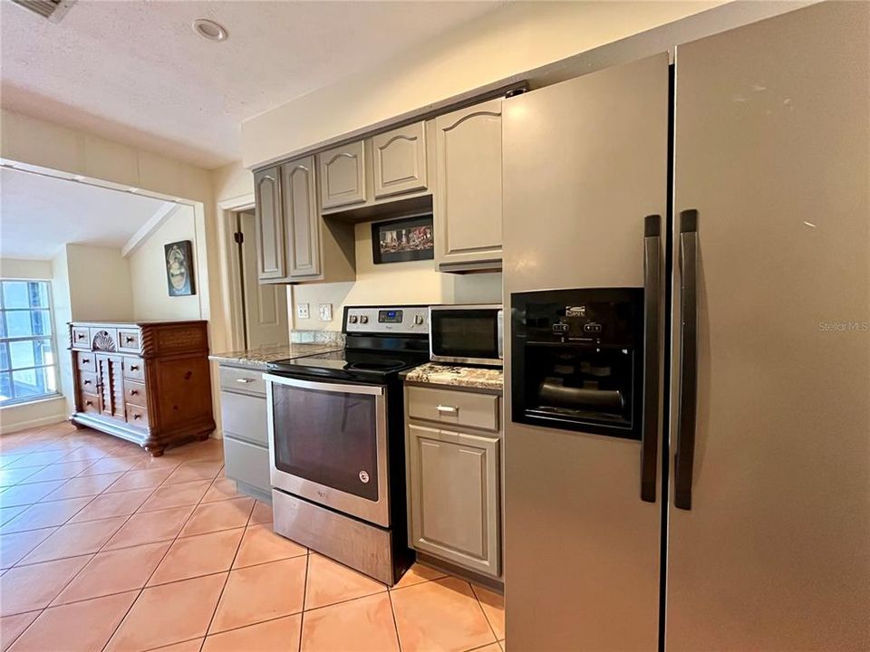 For Rent: $2,450 (3 beds, 2 baths, 1885 Square Feet)