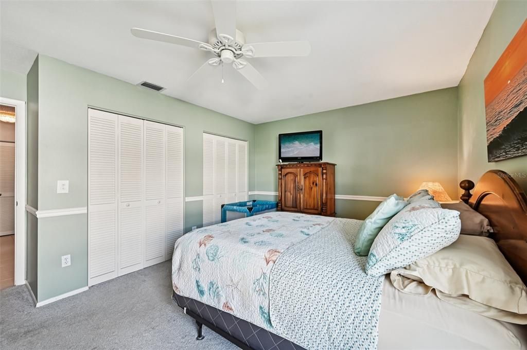 For Sale: $349,900 (2 beds, 2 baths, 1913 Square Feet)