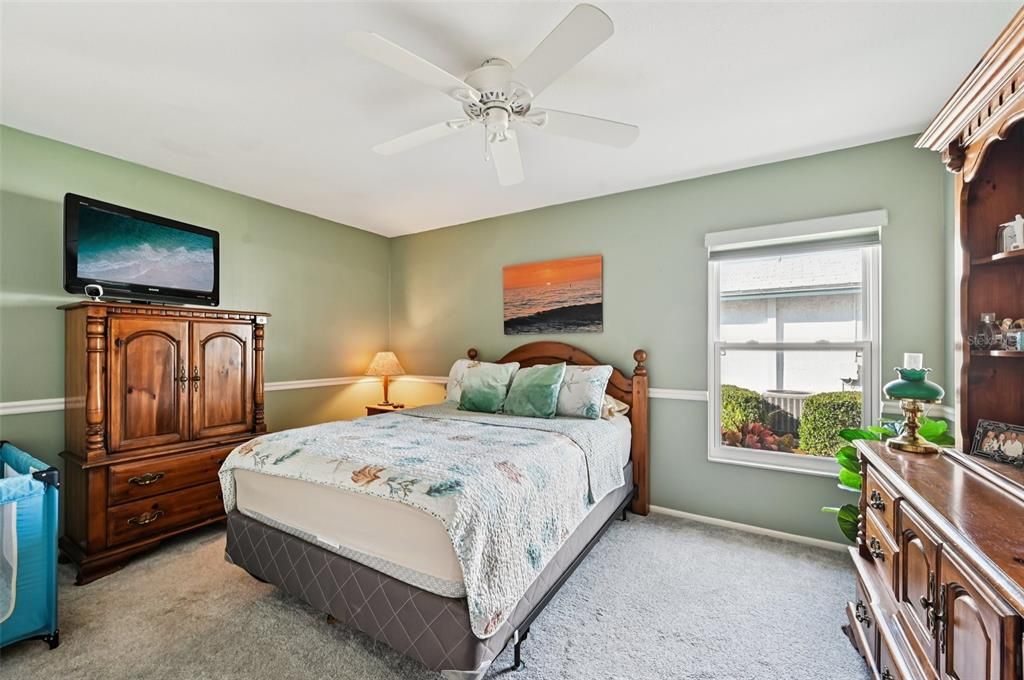 For Sale: $349,900 (2 beds, 2 baths, 1913 Square Feet)