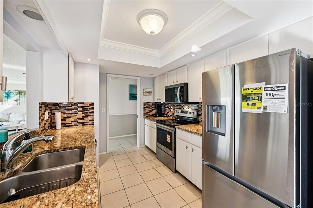 For Sale: $349,900 (2 beds, 2 baths, 1913 Square Feet)