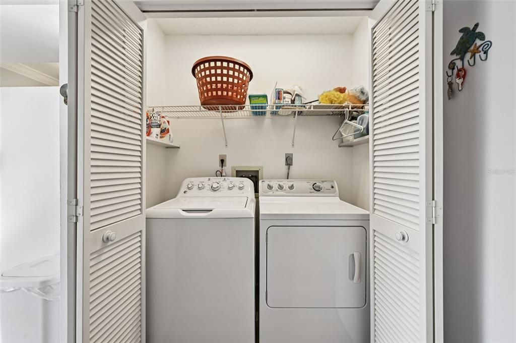 For Sale: $349,900 (2 beds, 2 baths, 1913 Square Feet)