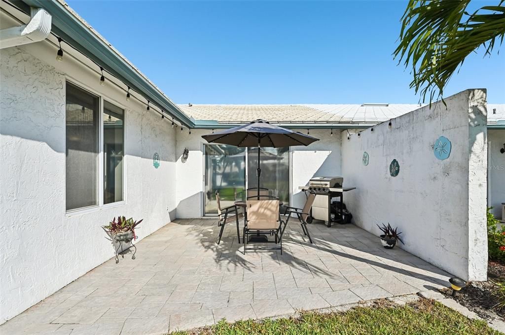 For Sale: $349,900 (2 beds, 2 baths, 1913 Square Feet)