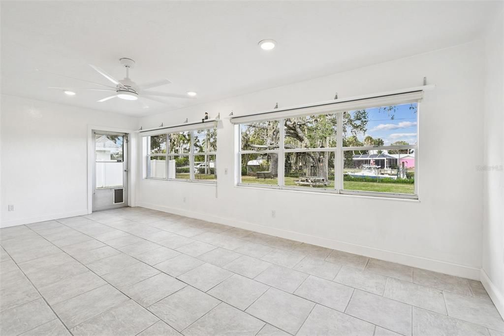 待售: $595,000 (2 贝兹, 2 浴室, 1400 平方英尺)