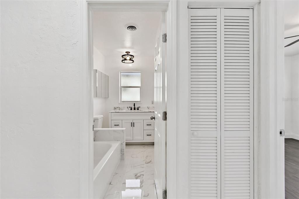 待售: $595,000 (2 贝兹, 2 浴室, 1400 平方英尺)