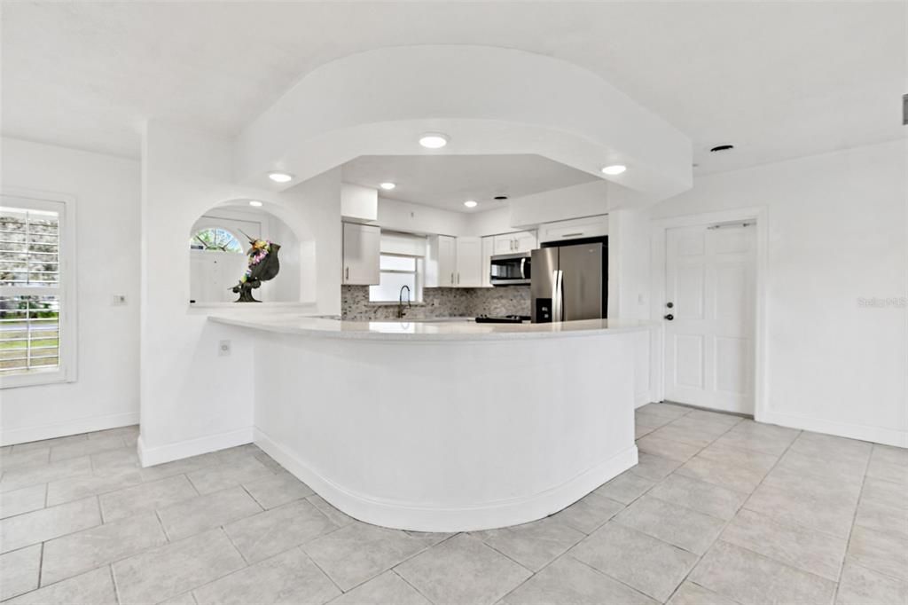 待售: $595,000 (2 贝兹, 2 浴室, 1400 平方英尺)