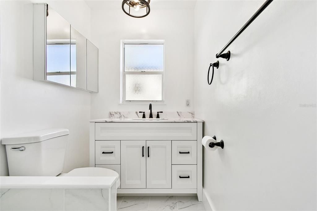 待售: $595,000 (2 贝兹, 2 浴室, 1400 平方英尺)