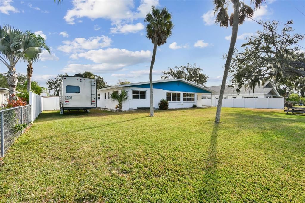 待售: $595,000 (2 贝兹, 2 浴室, 1400 平方英尺)