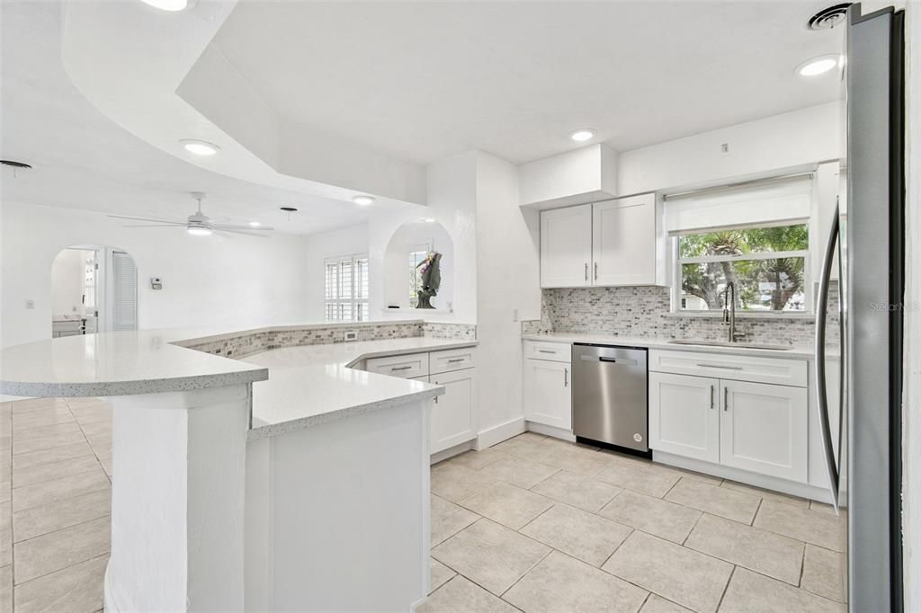 待售: $595,000 (2 贝兹, 2 浴室, 1400 平方英尺)