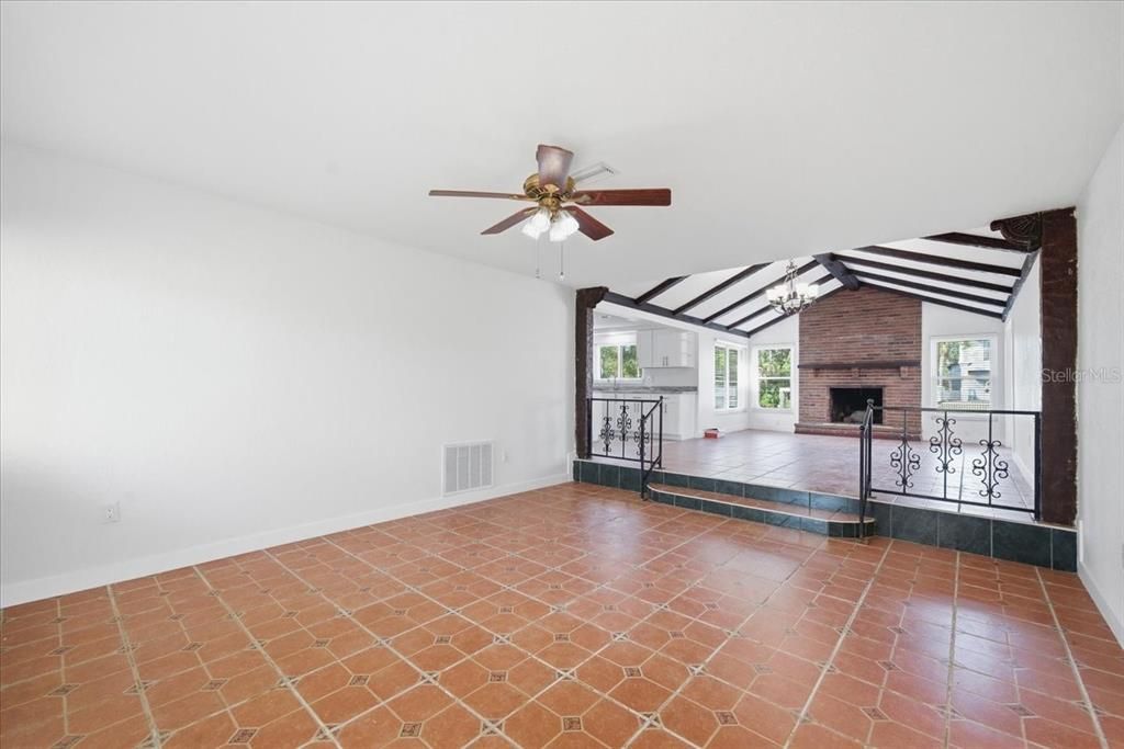 For Rent: $2,400 (3 beds, 1 baths, 1524 Square Feet)