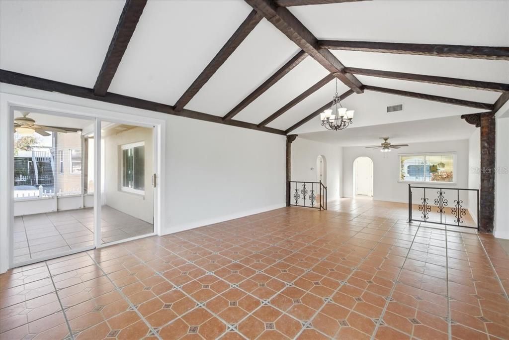 For Rent: $2,400 (3 beds, 1 baths, 1524 Square Feet)