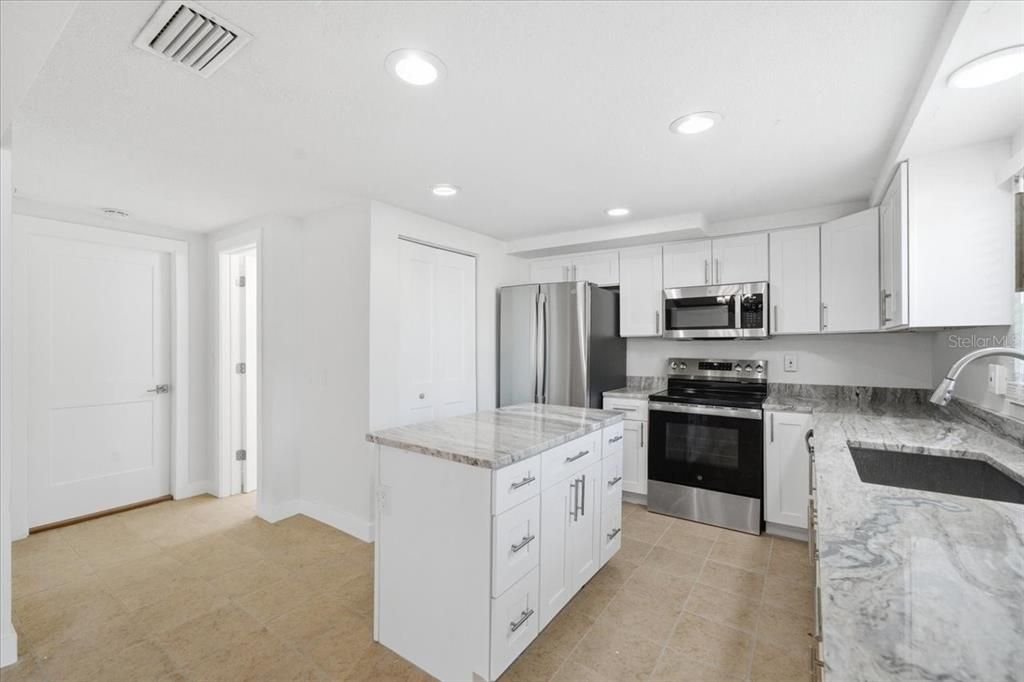 For Rent: $2,400 (3 beds, 1 baths, 1524 Square Feet)