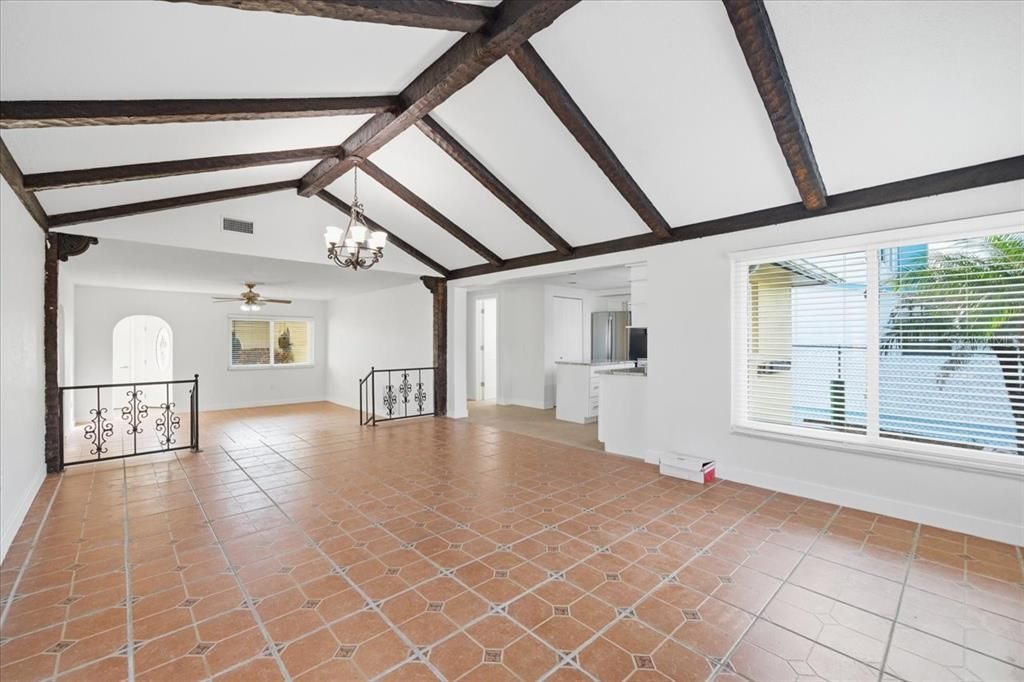 For Rent: $2,400 (3 beds, 1 baths, 1524 Square Feet)