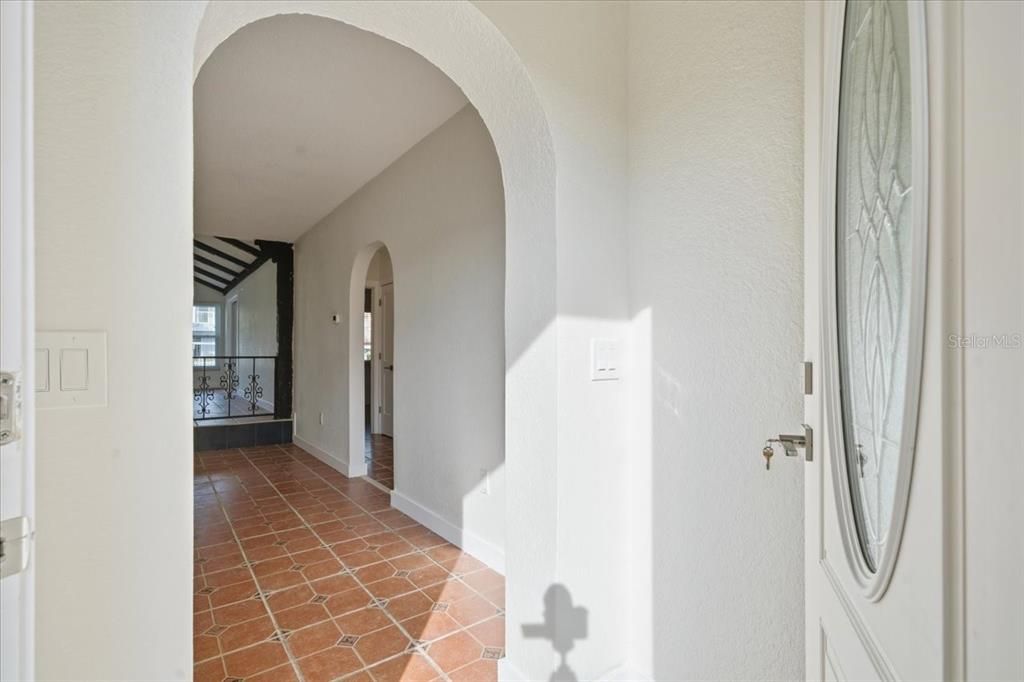 For Rent: $2,400 (3 beds, 1 baths, 1524 Square Feet)