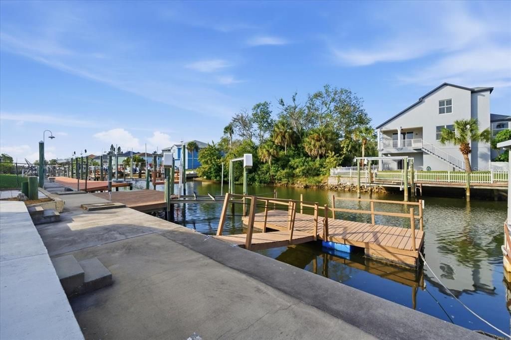 For Rent: $2,400 (3 beds, 1 baths, 1524 Square Feet)