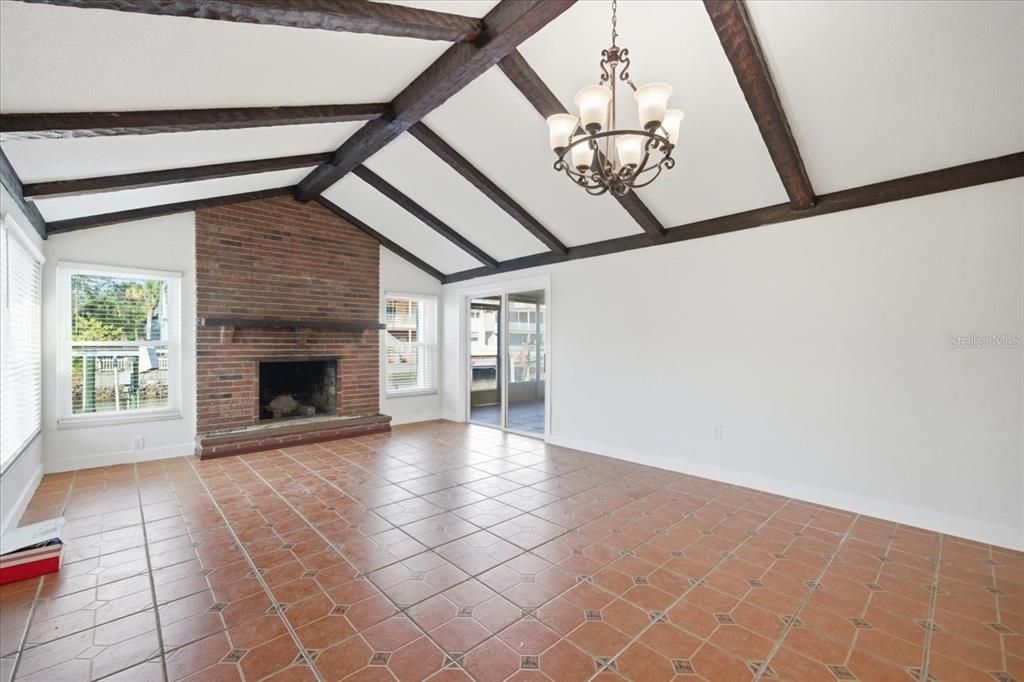 For Rent: $2,400 (3 beds, 1 baths, 1524 Square Feet)