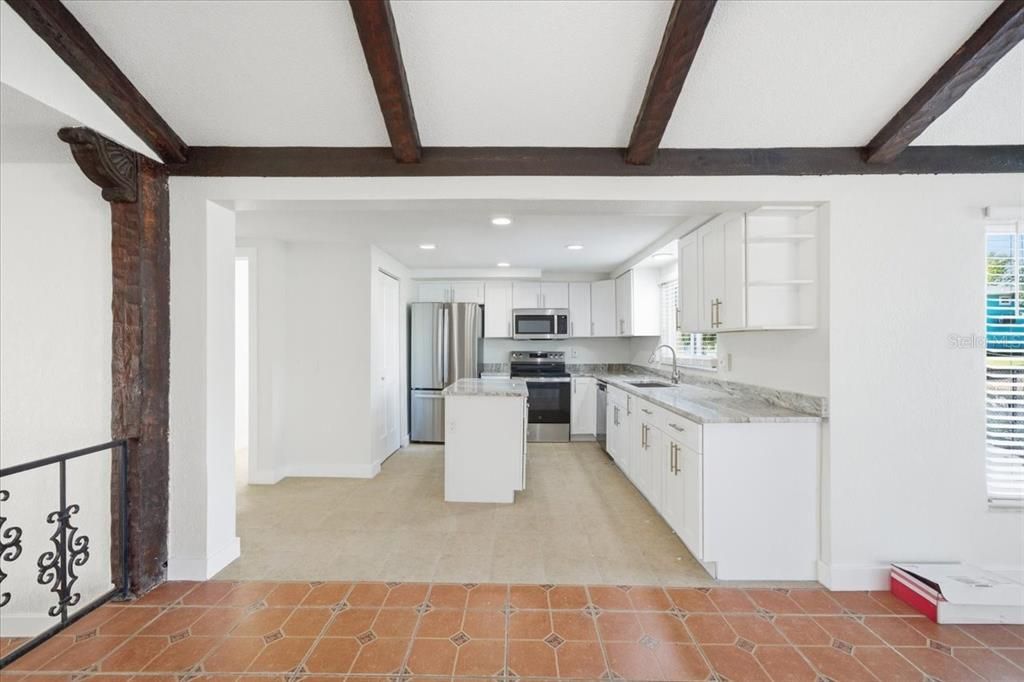 For Rent: $2,400 (3 beds, 1 baths, 1524 Square Feet)