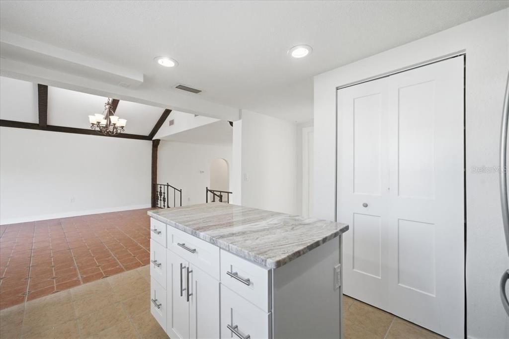 For Rent: $2,400 (3 beds, 1 baths, 1524 Square Feet)