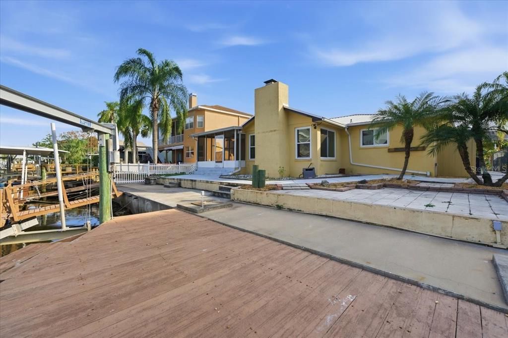 For Rent: $2,400 (3 beds, 1 baths, 1524 Square Feet)