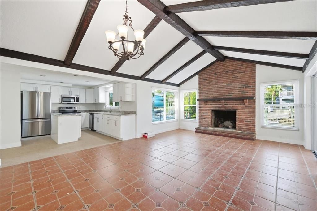 For Rent: $2,400 (3 beds, 1 baths, 1524 Square Feet)